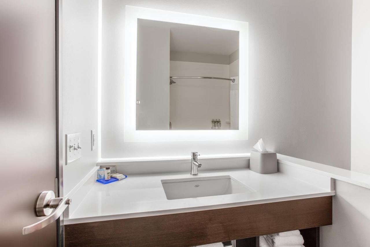 Holiday Inn Express & Suites - Ottawa By Ihg Exteriör bild